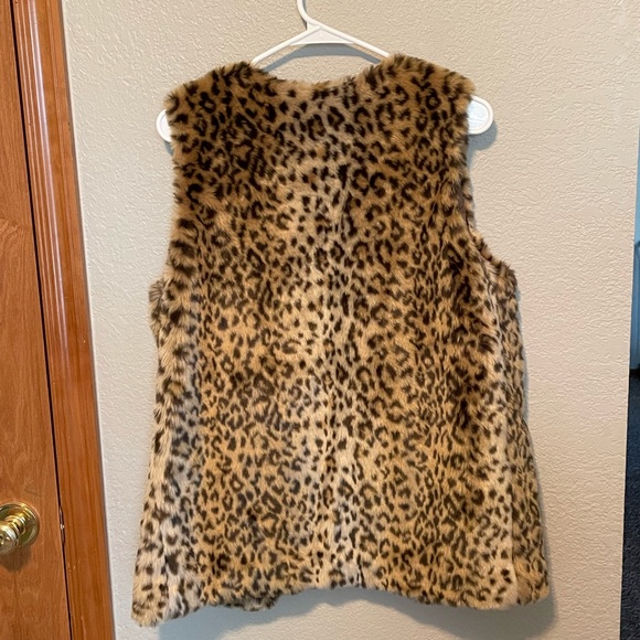 Cheetah fur vest - Picture 3 of 3